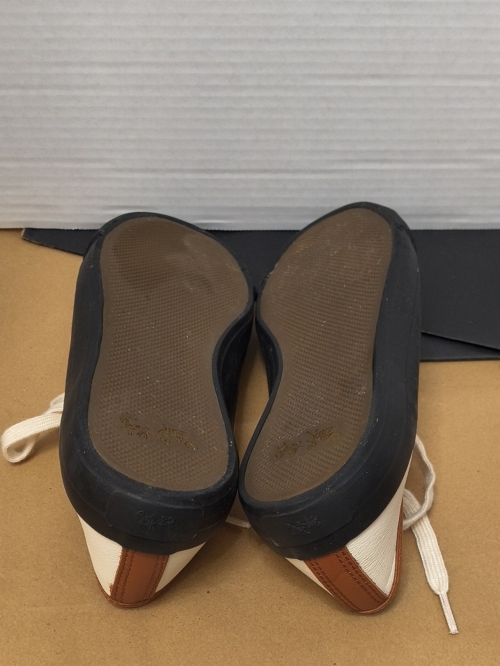 Coach Empire Low-Top Leather Sneaker Sz 8 1/2 - Picture 7 of 7